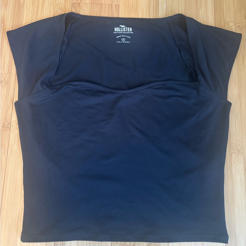 Hollister Women's Black Short Sleeve Tee